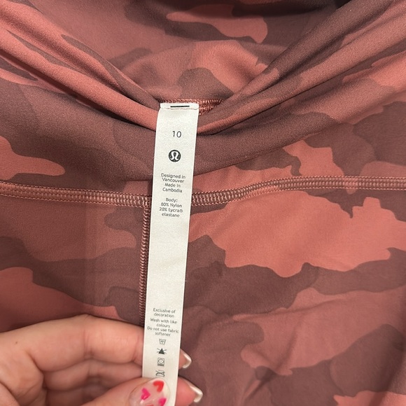 Lululemon pink camo leggings - Picture 3 of 5